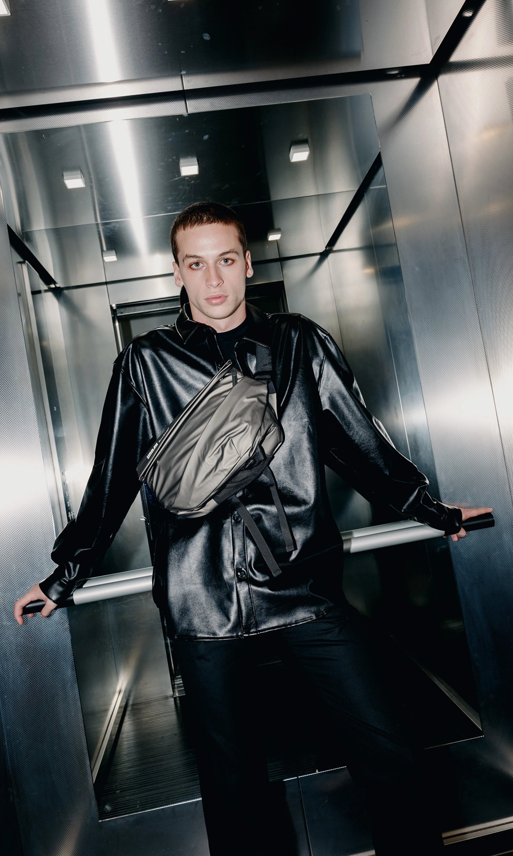 Urbanite Shoulder Bag Tokio, Colore Piombo - Color Lead grey